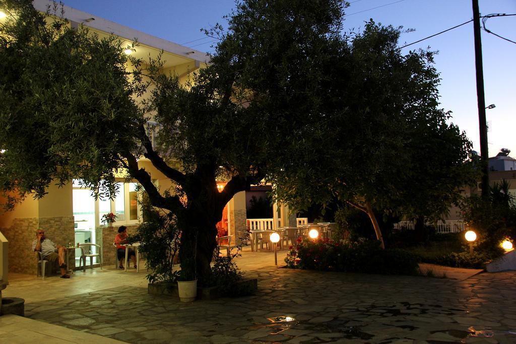 Hotel Ikaros อาร์คานเยโลส ภายนอก รูปภาพ