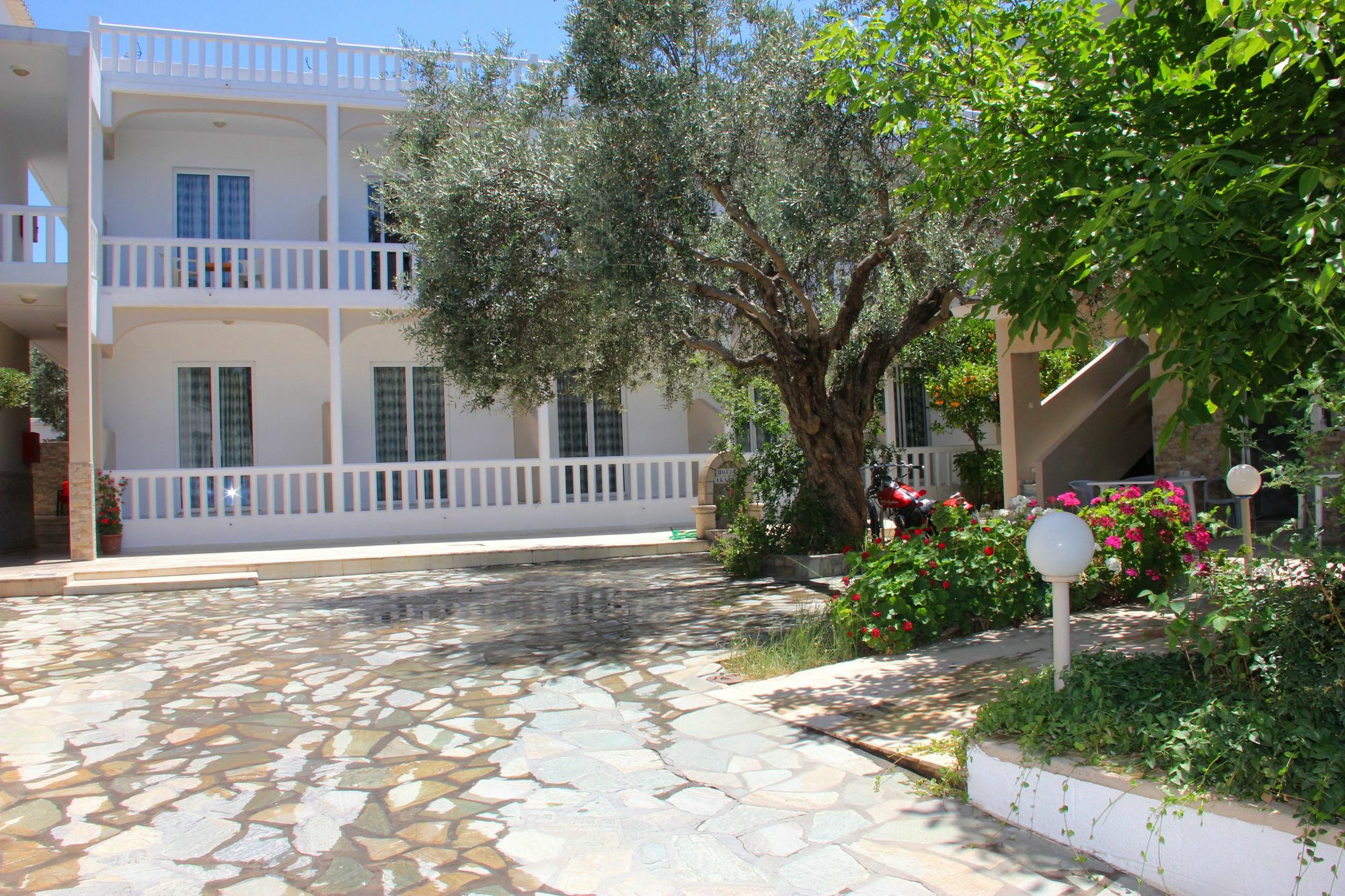 Hotel Ikaros อาร์คานเยโลส ภายนอก รูปภาพ